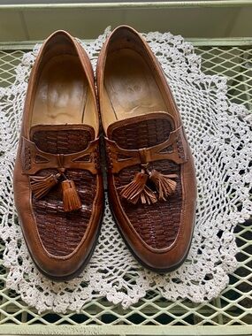 JOHNSTON & MURPHY Mens Brown Leather Tassel Loafers. Size 9 1/2 W